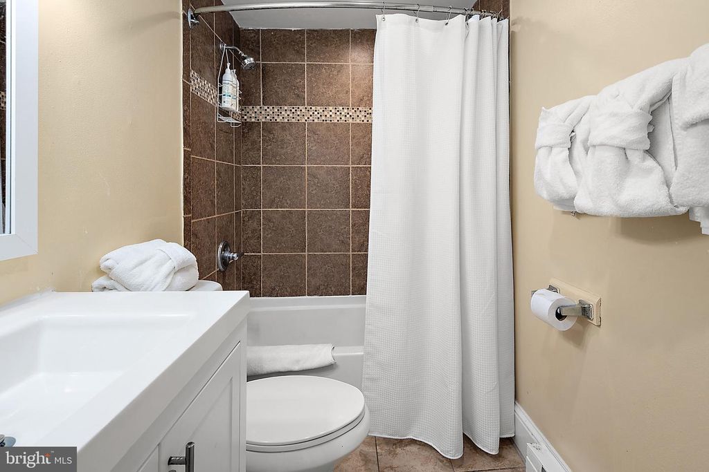 Image 29 of property listing at 404 SAINT LOUIS AVE #12, Ocean City, MD 21842