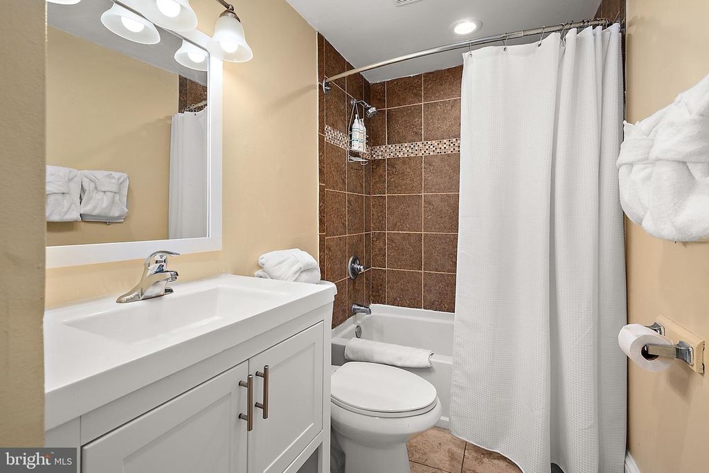 Image 30 of property listing at 404 SAINT LOUIS AVE #12, Ocean City, MD 21842