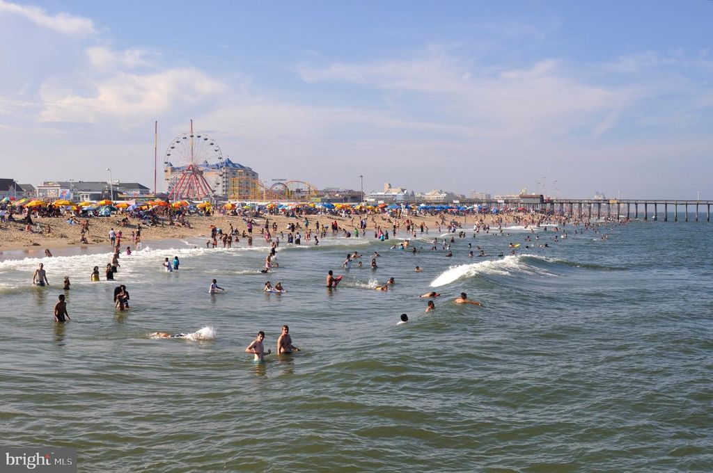 Image 5 of property listing at 404 SAINT LOUIS AVE #12, Ocean City, MD 21842