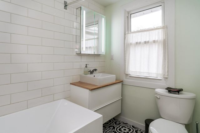 76 E Lakeview Avenue, Columbus, OH 43202