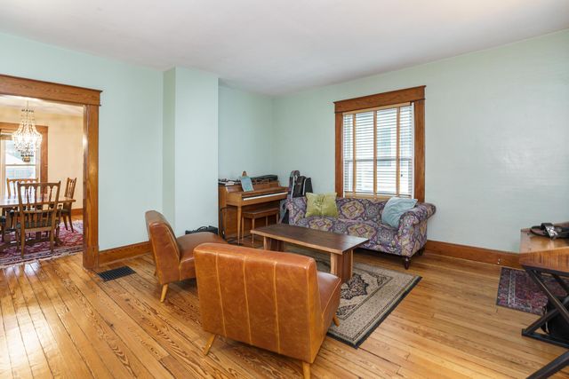 76 E Lakeview Avenue, Columbus, OH 43202