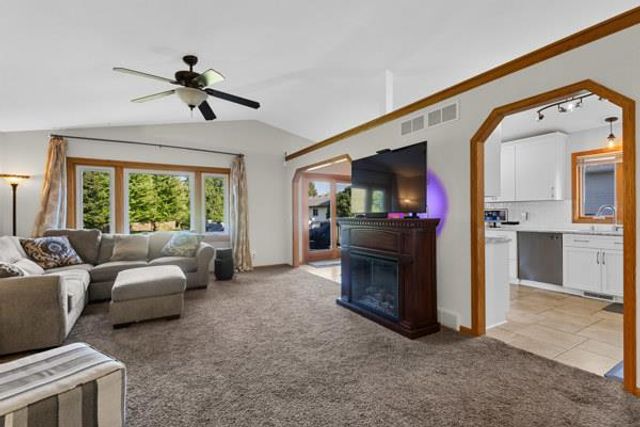 829 Edgemore Drive, Sun Prairie, WI 53590