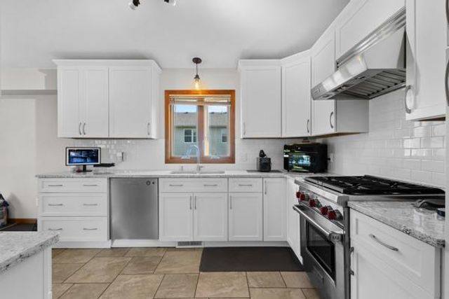 829 Edgemore Drive, Sun Prairie, WI 53590