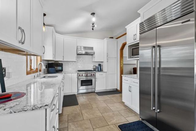 829 Edgemore Drive, Sun Prairie, WI 53590