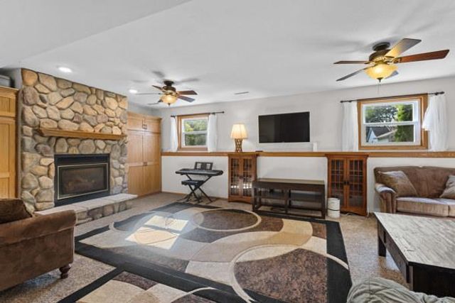 829 Edgemore Drive, Sun Prairie, WI 53590