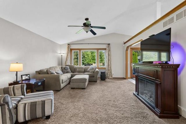 829 Edgemore Drive, Sun Prairie, WI 53590