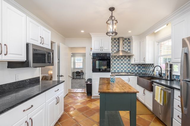 7465 Harrow Dr, Nashville, TN 37221