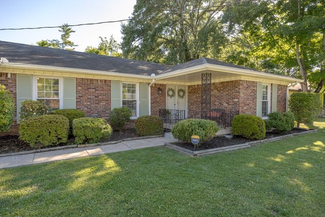 7465 Harrow Dr, Nashville, TN 37221