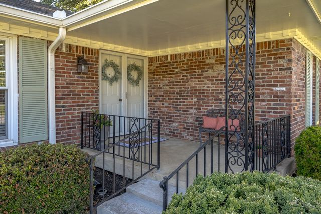7465 Harrow Dr, Nashville, TN 37221