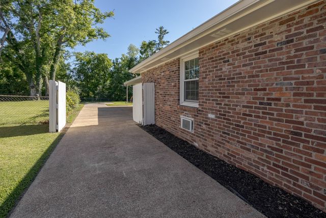 7465 Harrow Dr, Nashville, TN 37221