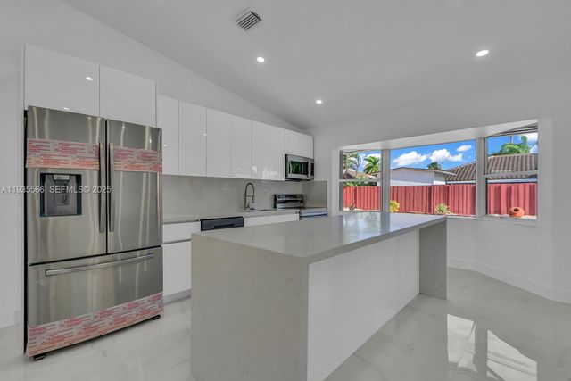 14809 SW 180th St, Miami, FL 33187