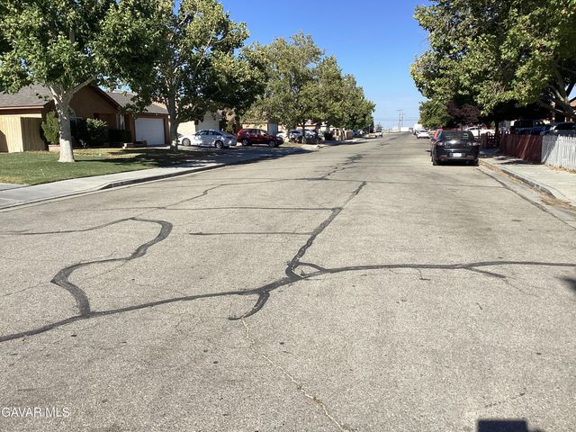 2116 Phlox Avenue, Rosamond, CA 93560