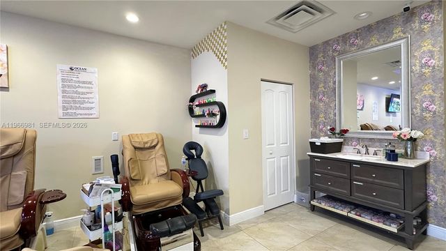 SW 40 St, Miami, FL 33165