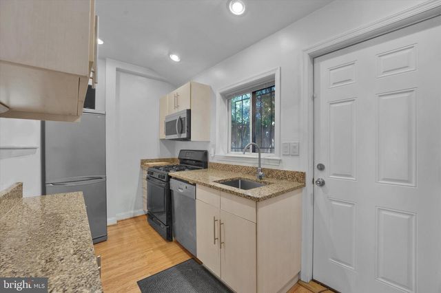 890 N STILLMAN ST, Philadelphia, PA 19130