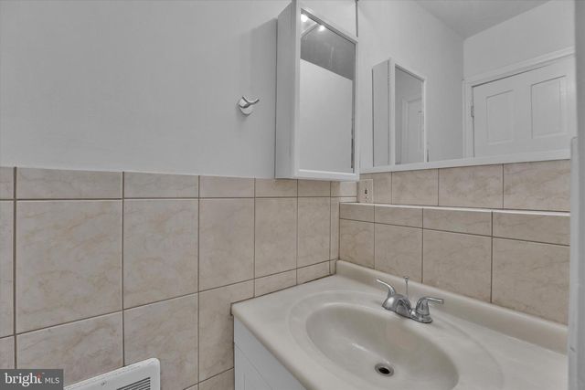 890 N STILLMAN ST, Philadelphia, PA 19130