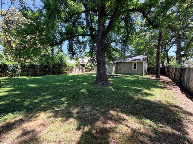 320 S Garrett Street, Siloam Springs, AR 72761