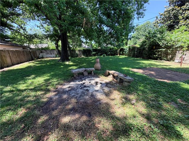 320 S Garrett Street, Siloam Springs, AR 72761