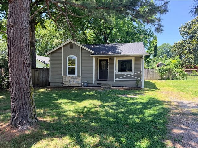 320 S Garrett Street, Siloam Springs, AR 72761