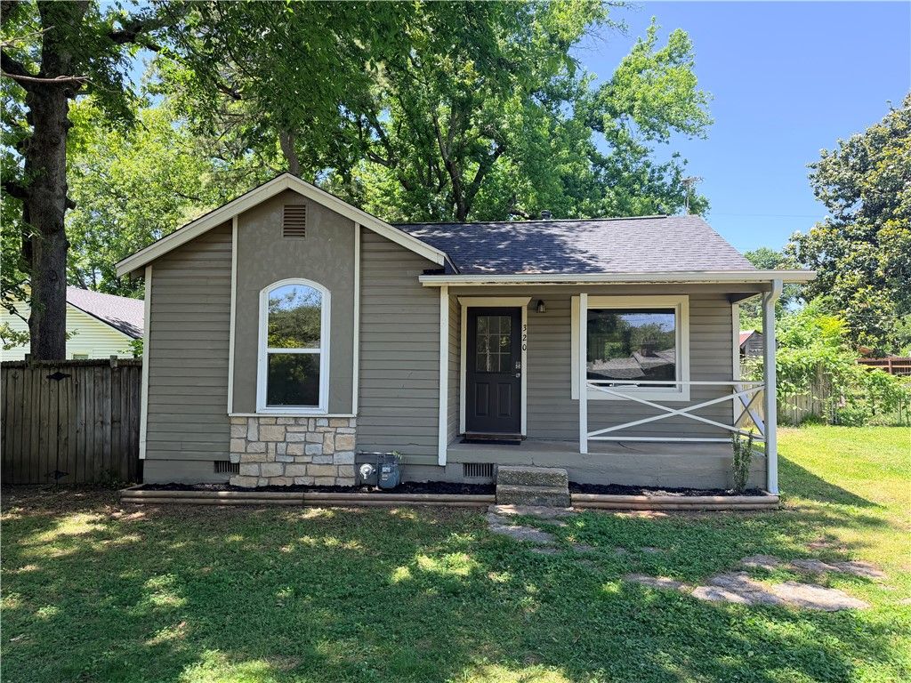 320 S Garrett Street, Siloam Springs, AR 72761