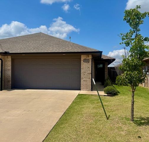 923 Coles Creek, Yukon, OK 73099