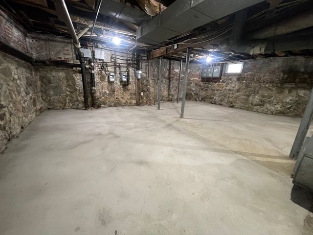 50-50A Kirtland St, Lynn, MA 01905