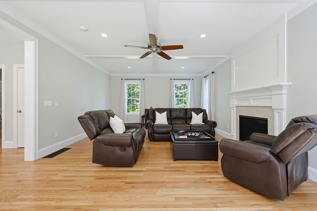 22 Chamberlains Mill Ln, Groton, MA 01450