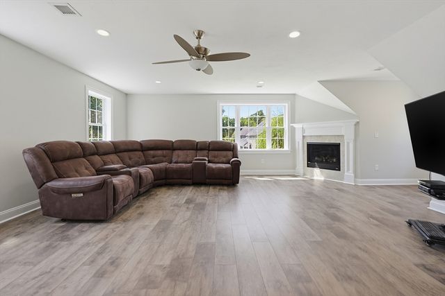 22 Chamberlains Mill Ln, Groton, MA 01450
