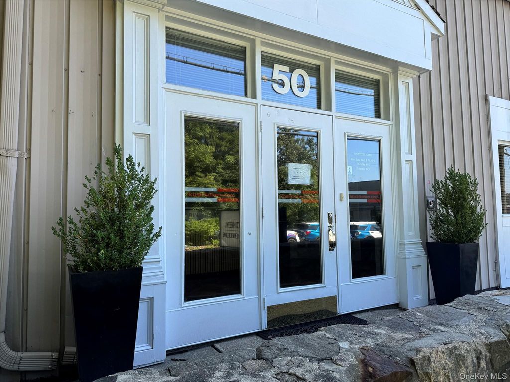 50 Virginia Road, White Plains, NY 10603 — photo 3