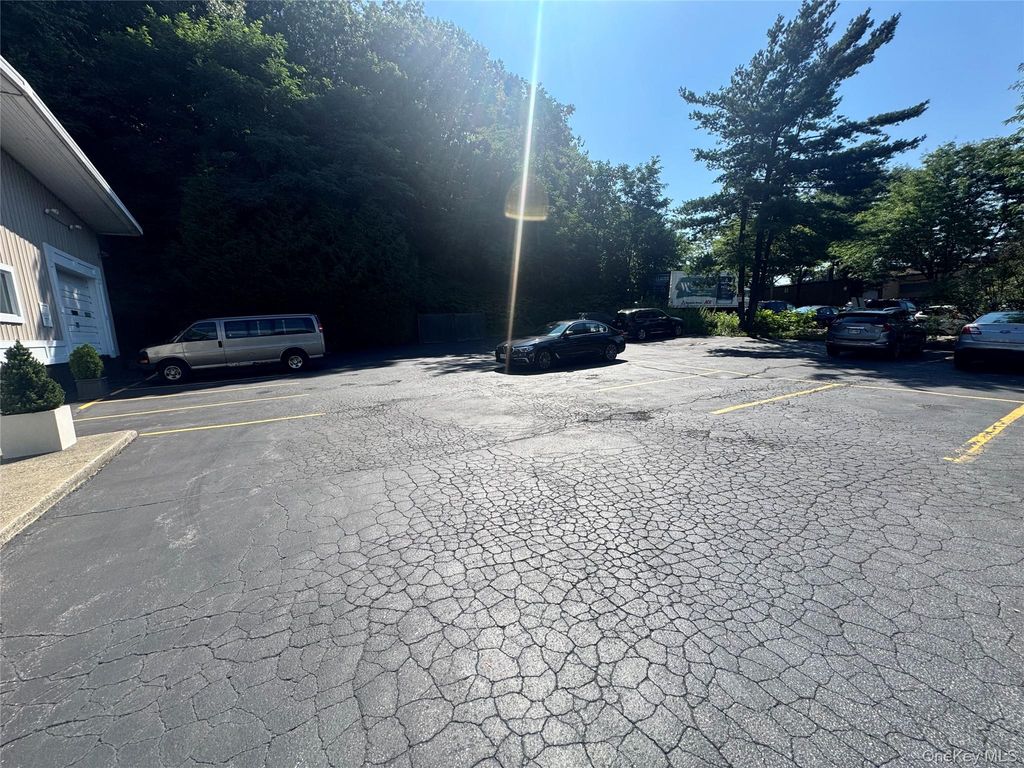 50 Virginia Road, White Plains, NY 10603 — photo 5