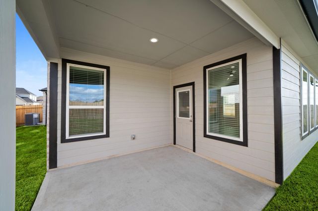 345 Spruce Oak Lane, Waller, TX 77484