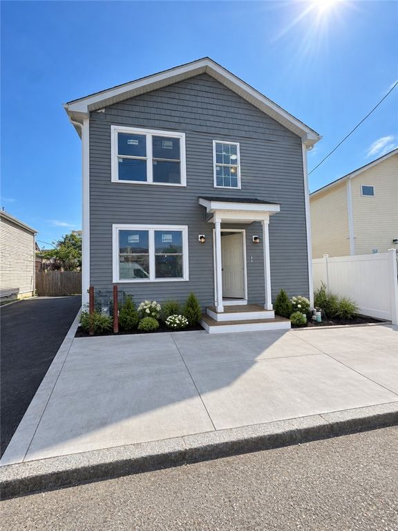 10 calhoun Avenue, Providence, RI 02907