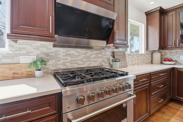 124 Hollycrest Drive, Los Gatos, CA 95032