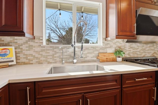 124 Hollycrest Drive, Los Gatos, CA 95032