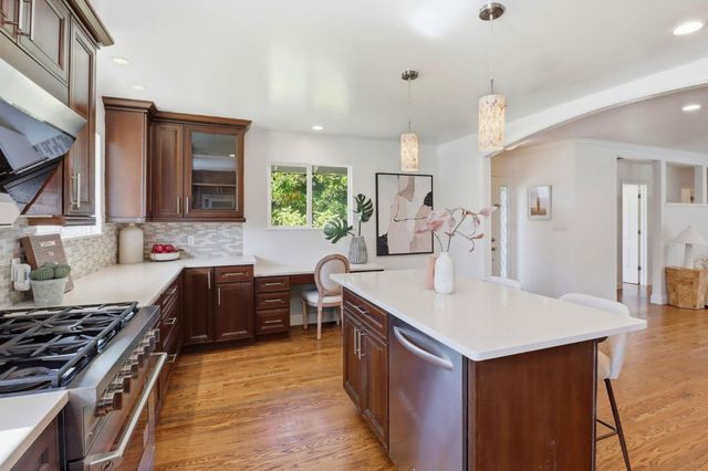 124 Hollycrest Drive, Los Gatos, CA 95032