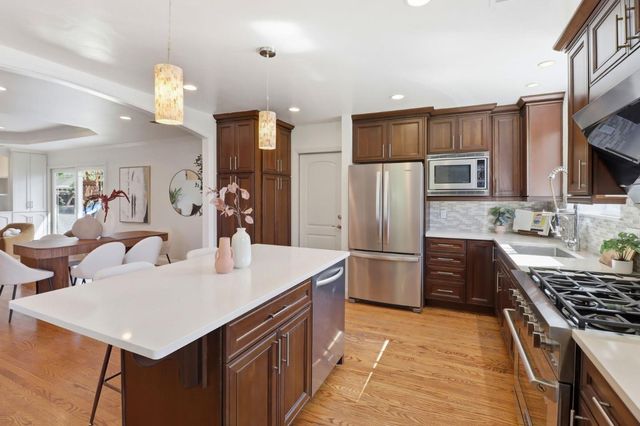 124 Hollycrest Drive, Los Gatos, CA 95032