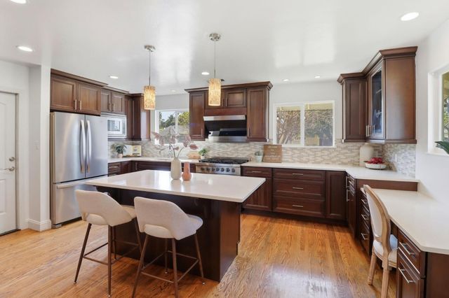 124 Hollycrest Drive, Los Gatos, CA 95032