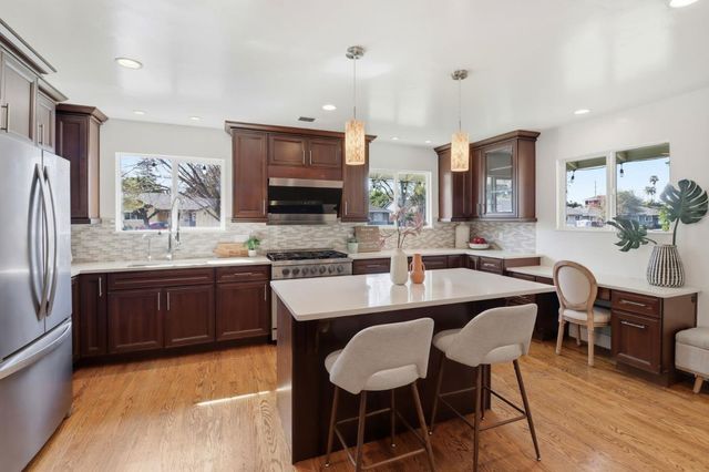 124 Hollycrest Drive, Los Gatos, CA 95032