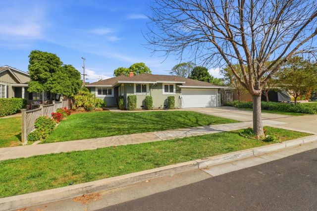 124 Hollycrest Drive, Los Gatos, CA 95032