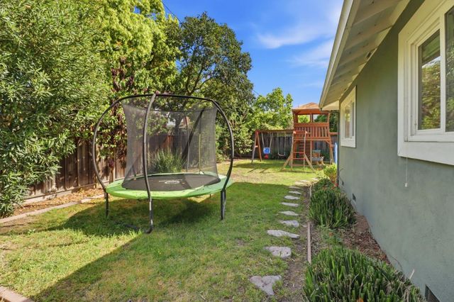 124 Hollycrest Drive, Los Gatos, CA 95032