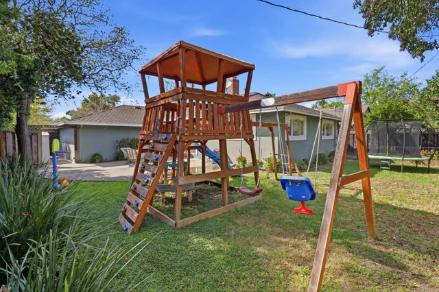 124 Hollycrest Drive, Los Gatos, CA 95032