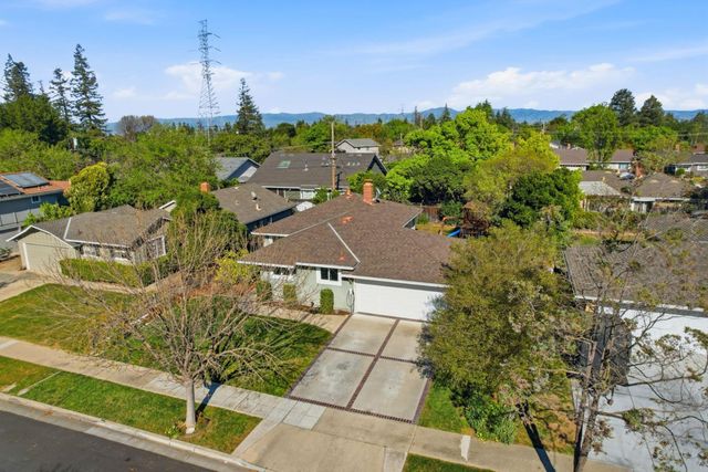 124 Hollycrest Drive, Los Gatos, CA 95032