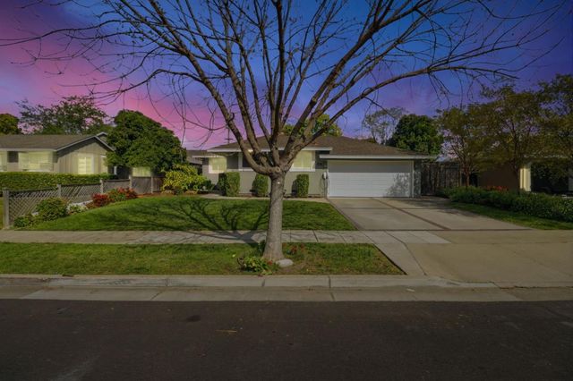 124 Hollycrest Drive, Los Gatos, CA 95032