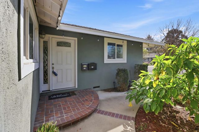 124 Hollycrest Drive, Los Gatos, CA 95032