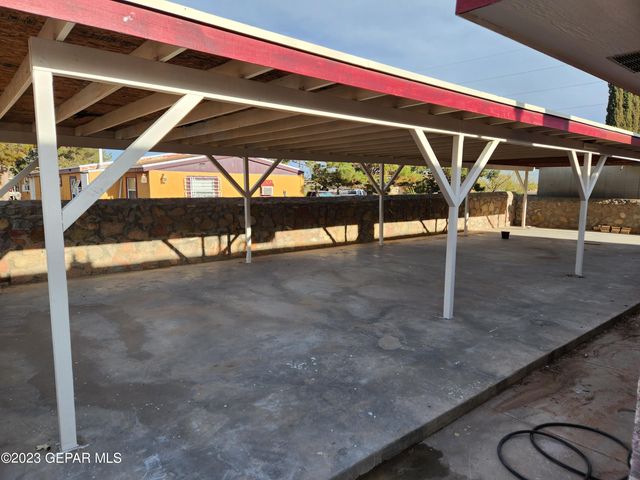 100 LAGO GRANDE Drive, Horizon City, TX 79928