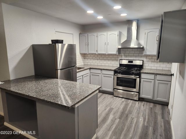 100 LAGO GRANDE Drive, Horizon City, TX 79928