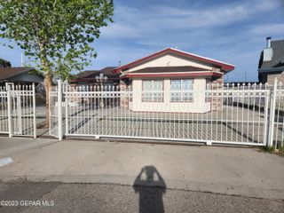 100 LAGO GRANDE Drive, Horizon City, TX 79928
