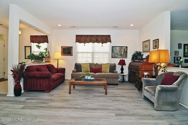 27 Vineyard Way, Barnegat, NJ 08005