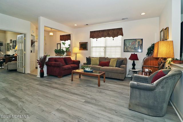 27 Vineyard Way, Barnegat, NJ 08005