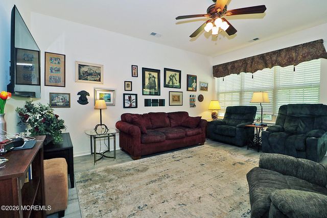 27 Vineyard Way, Barnegat, NJ 08005
