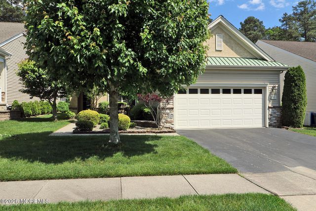 27 Vineyard Way, Barnegat, NJ 08005